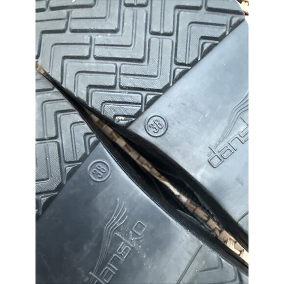 Dansko Women’s 38 US 7 Clogs Black Leather Shoes Slip On Comfort Arch Support - Picture 11 of 15